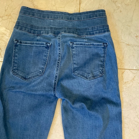 J Brand High Waist Three-Button Four-Pocket Jeans, Slim Leg, Sz 25” x 29” Inseam - Picture 10 of 14